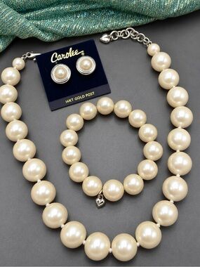 Vintage Carolee Cream Pearl Necklace, Bracelet & Stud Earring Set